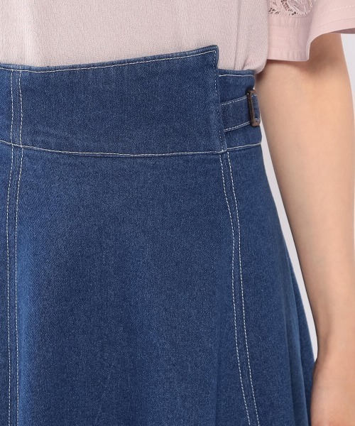 MISCH MASCH（ミッシュマッシュ）の「バックル付きデニムスカート（デニムスカート・レディース・ベージュ/ブルー・SMALL/MEDIUM）」の13枚目の写真