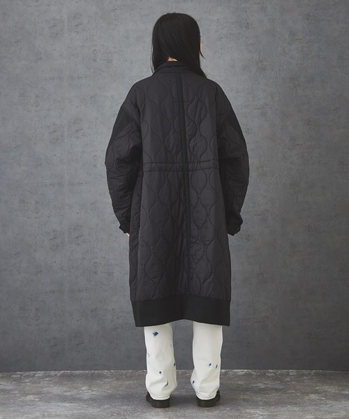 TOBILA（トビラ）の「ナイロン中綿キルトミリタリーコートユニセックス（ミリタリージャケット・レディース・カーキ/ブラック・M）」の7枚目の写真