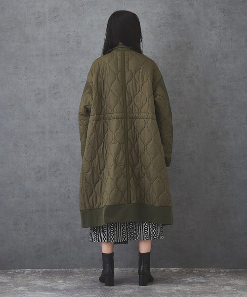 TOBILA（トビラ）の「ナイロン中綿キルトミリタリーコートユニセックス（ミリタリージャケット・レディース・カーキ/ブラック・M）」の11枚目の写真