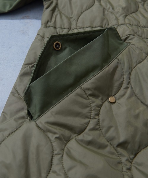 TOBILA（トビラ）の「ナイロン中綿キルトミリタリーコートユニセックス（ミリタリージャケット・レディース・カーキ/ブラック・M）」の18枚目の写真