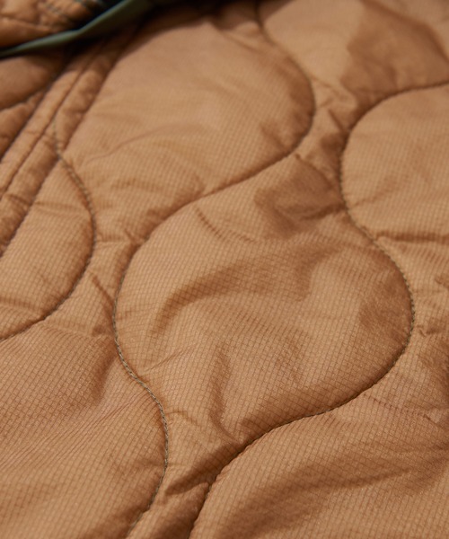 TOBILA（トビラ）の「ナイロン中綿キルトミリタリーコートユニセックス（ミリタリージャケット・レディース・カーキ/ブラック・M）」の20枚目の写真