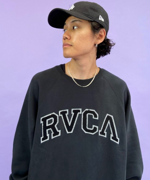 RVCA(ルーカ)の「【WEB限定アイテム】ムラサキスポーツ別注 RVCA/ルーカ カレッジ風 アーチロゴ スウェット BB042-042(スウェット・メンズ・ブラック/ネイビー/カーキ・S/M/L)」の1枚目の写真