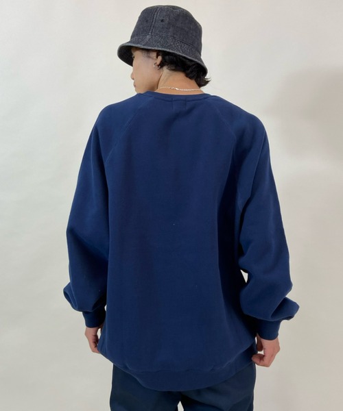 RVCA(ルーカ)の「【WEB限定アイテム】ムラサキスポーツ別注 RVCA/ルーカ カレッジ風 アーチロゴ スウェット BB042-042(スウェット・メンズ・ブラック/ネイビー/カーキ・S/M/L)」の6枚目の写真