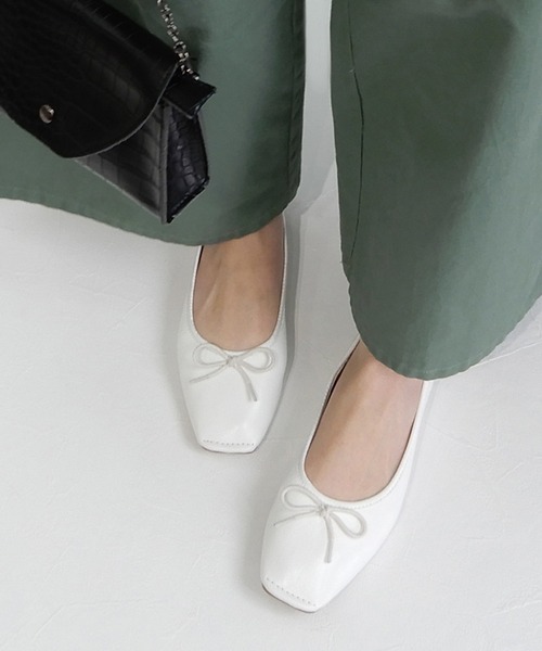 minia（ミニア）の「トゥステッチフラットパンプス　◆（パンプス・レディース・ブラック/ブラック系1/アイボリー/ホワイト系1/ブラウン系1/ピンク系1/レオパード/グリーン/シルバー/ホワイト/パープル/ゴールド/シルバー系1・S/LL/L/M）」の2枚目の写真