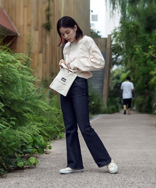 LB/S （エルビーエス）の「【LEE/リー】キャンパスロゴ2WAY縦型シンプルショルダーバッグ（ショルダーバッグ・レディース・ブラック/ベージュ/パープル・FREE）」の15枚目の写真