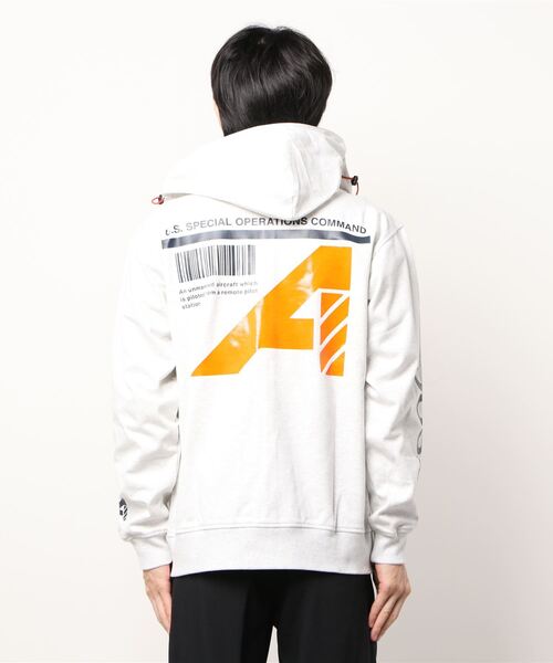 AVIREX（アヴィレックス）の「【AVIREX FLYER’S】パーカー スウェット / LS PARKA SWEAT AF / アヴィレックス / AVIREX（パーカー・メンズ・ライトグレー/ブラック/オリーブ/オレンジ・MEDIUM/LARGE/X-LARGE）」の8枚目の写真