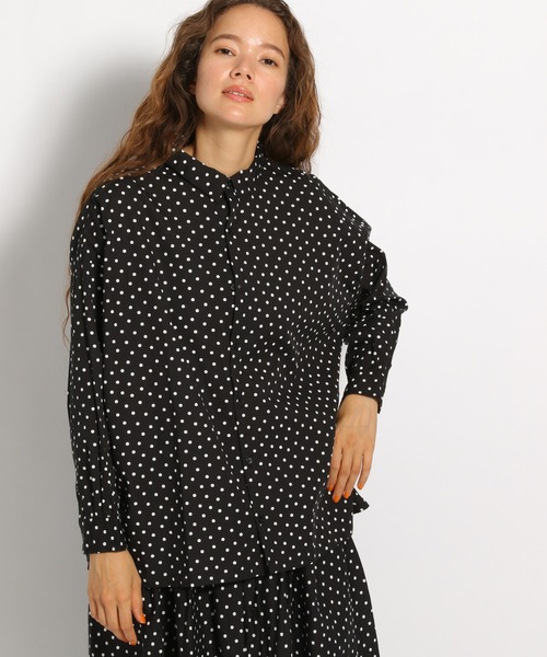 ichi(イチ)の「【ichi(イチ)】ランダムドットシャツ(シャツ/ブラウス・レディース・ブラック/カーキ・FREE)」の1枚目の写真