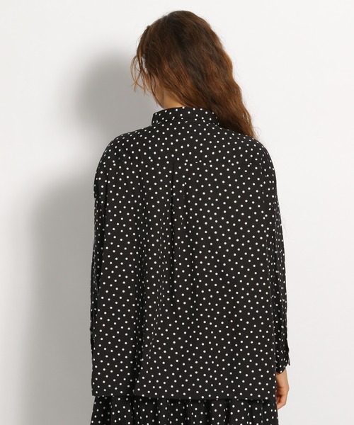 ichi(イチ)の「【ichi(イチ)】ランダムドットシャツ(シャツ/ブラウス・レディース・ブラック/カーキ・FREE)」の3枚目の写真