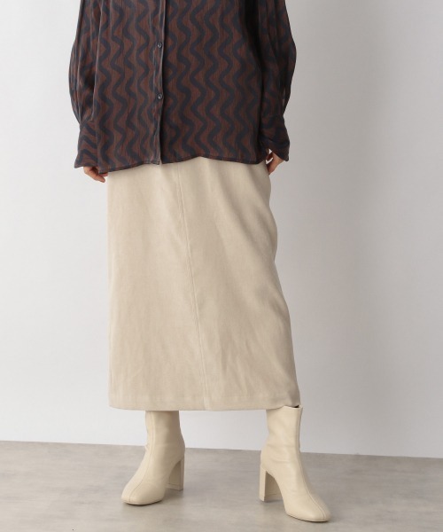 LOWRYS FARM（ローリーズファーム）の「ベロアライクタイトスカート　215991（スカート・レディース・パープル/グリーン/アイボリー/グレー・MEDIUM/LARGE）」の2枚目の写真