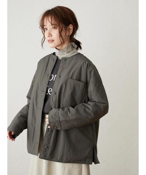 Green　Parks（グリーンパークス）の「ノーカラー薄綿シャツブルゾン＊（ブルゾン・レディース・チャコールグレー/ブラック/ライトベージュ・FREE）」の4枚目の写真