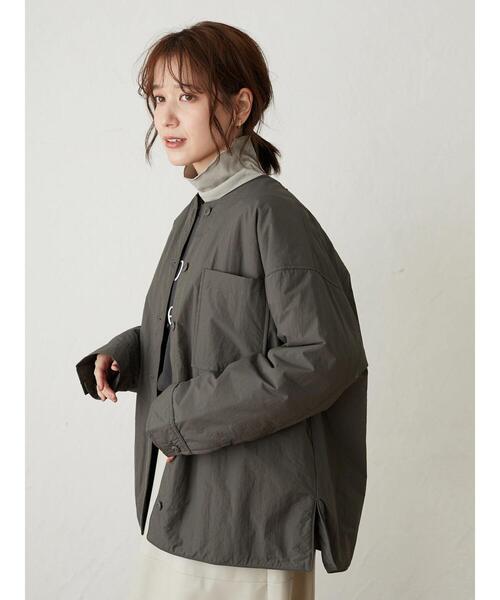 Green　Parks（グリーンパークス）の「ノーカラー薄綿シャツブルゾン＊（ブルゾン・レディース・チャコールグレー/ブラック/ライトベージュ・FREE）」の7枚目の写真