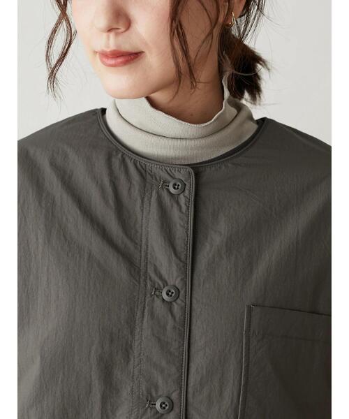 Green　Parks（グリーンパークス）の「ノーカラー薄綿シャツブルゾン＊（ブルゾン・レディース・チャコールグレー/ブラック/ライトベージュ・FREE）」の12枚目の写真