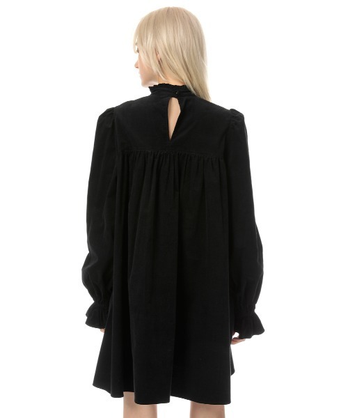 SLY（スライ）の「VOLUME FRILL OP ボリューム フリル ワンピース（ワンピース・レディース・アイボリー/ブラック・1/2）」の18枚目の写真