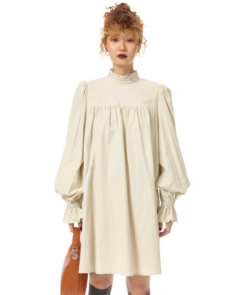 SLY（スライ）の「VOLUME FRILL OP ボリューム フリル ワンピース（ワンピース・レディース・アイボリー/ブラック・1/2）」の3枚目の写真