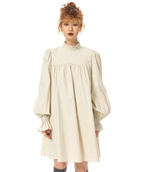 SLY（スライ）の「VOLUME FRILL OP ボリューム フリル ワンピース（ワンピース・レディース・アイボリー/ブラック・1/2）」の5枚目の写真