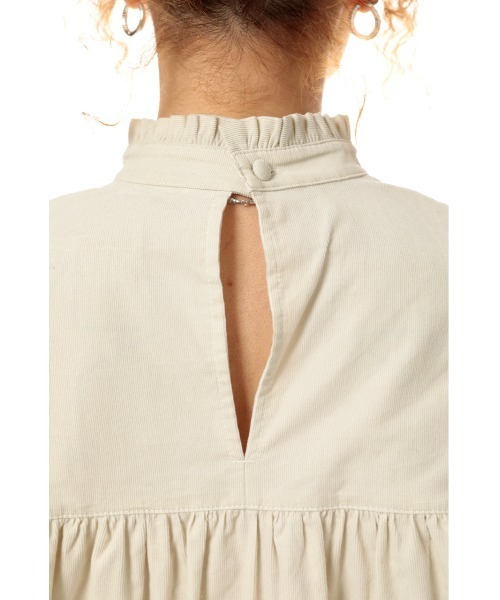 SLY（スライ）の「VOLUME FRILL OP ボリューム フリル ワンピース（ワンピース・レディース・アイボリー/ブラック・1/2）」の10枚目の写真