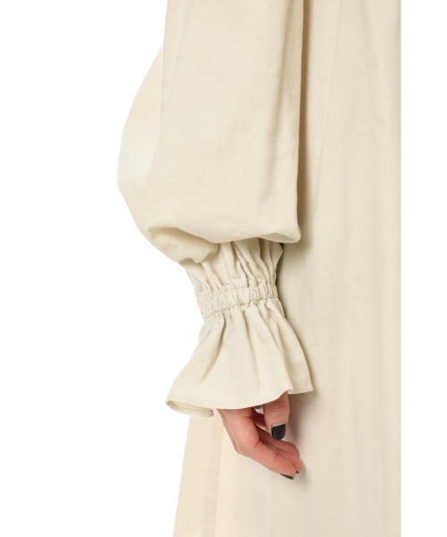 SLY（スライ）の「VOLUME FRILL OP ボリューム フリル ワンピース（ワンピース・レディース・アイボリー/ブラック・1/2）」の11枚目の写真