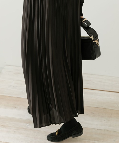 URBAN RESEARCH Sonny Label（アーバンリサーチサニーレーベル）の「クルーニット×プリーツキャミワンピースセット（ワンピース・レディース・ブラック系その他/グリーン系その他/ブラウン系その他・FREE）」の6枚目の写真