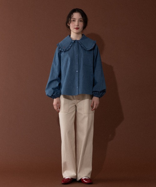 ビック襟　エムemm big collar blouse em idem（イデム）の「big collar denim blouse/フリル付きビッグ襟デニム