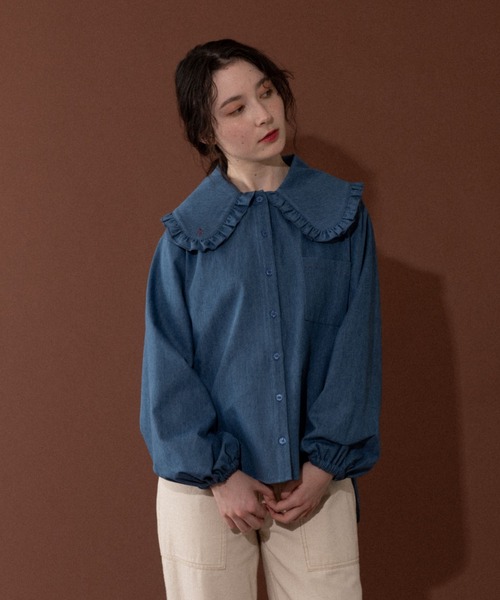 idem（イデム）の「big collar denim blouse/フリル付きビッグ襟デニム