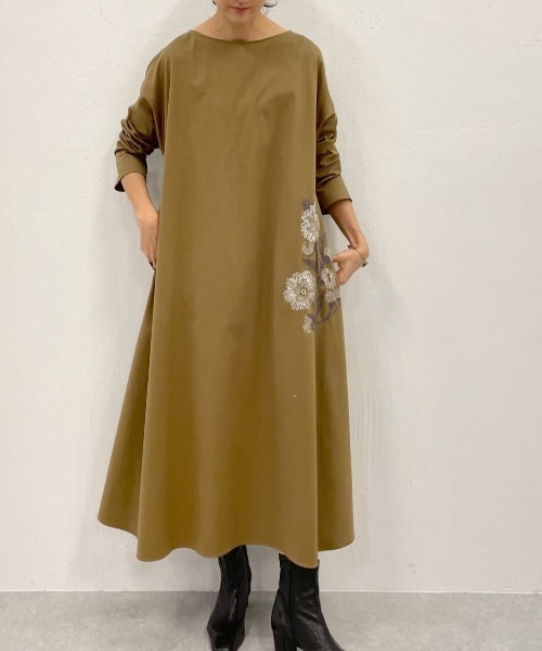 BEARDSLEY（ビアズリー）の「贅沢な前後に刺繍入り 花刺繍ロング