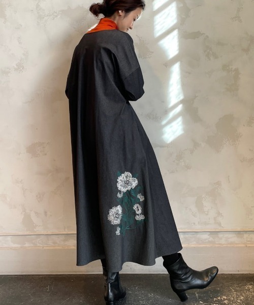 美品♪BEARDSLEYビアズリー　ロングガウン　羽織　刺繍 BEARDSLEY（ビアズリー）の「贅沢な前後に刺繍入り 花刺繍ロング