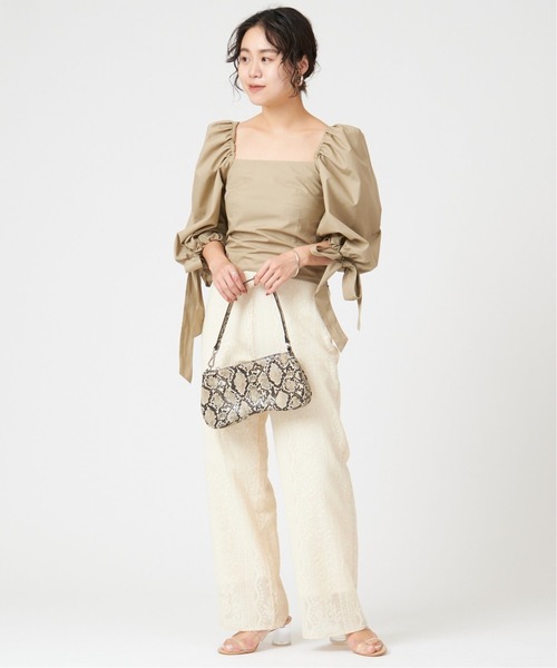U by SPICK&SPAN(ユーバイスピックアンドスパン)の「スクエアネック リボンスリーブブラウス◆(シャツ/ブラウス・レディース・ホワイト/ベージュ・36/38)」の12枚目の写真