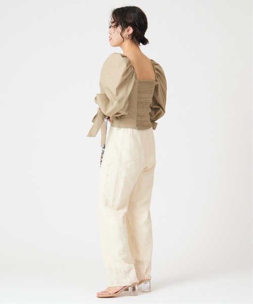 U by SPICK&SPAN(ユーバイスピックアンドスパン)の「スクエアネック リボンスリーブブラウス◆(シャツ/ブラウス・レディース・ホワイト/ベージュ・36/38)」の13枚目の写真