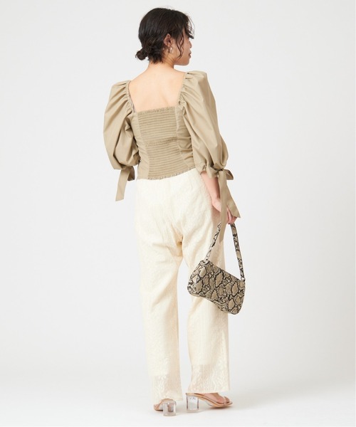 U by SPICK&SPAN(ユーバイスピックアンドスパン)の「スクエアネック リボンスリーブブラウス◆(シャツ/ブラウス・レディース・ホワイト/ベージュ・36/38)」の14枚目の写真
