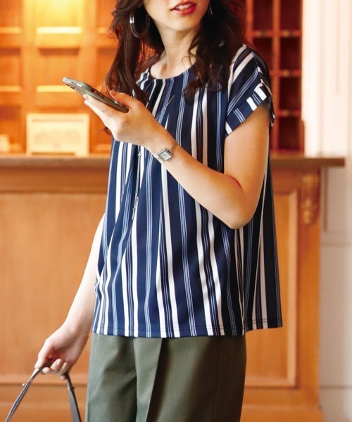 RANAN(ラナン)の「アクセサリー付ブラウス見えカットソー(Tシャツ/カットソー・レディース・ネイビー/ブルー系その他/オフホワイト・L/M/LL)」の3枚目の写真