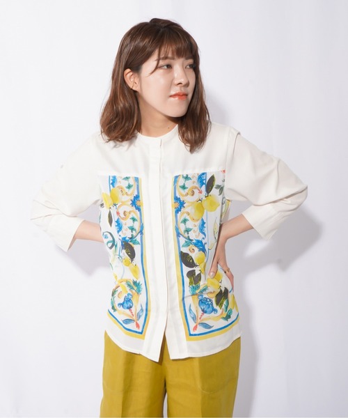 RODEO(ロデオ)の「RODEO ロデオ フラワーミックススタンドブラウス(シャツ/ブラウス・レディース・オフホワイト/ネイビー・FREE)」の2枚目の写真