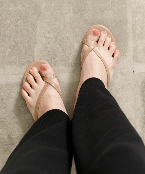 URBAN RESEARCH Sonny Label（アーバンリサーチサニーレーベル）の「クロスサンダル（サンダル・レディース・ブラック/グレー系その他/ベージュ・SMALL/MEDIUM/LARGE）」の3枚目の写真