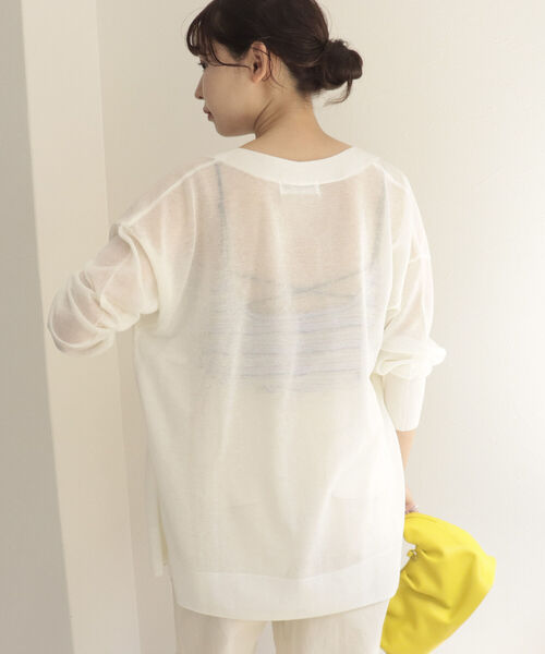 fredy emue(フレディエミュ)の「シアーVネックカーディガン(カーディガン/ボレロ・レディース・ライトグレー/オフホワイト/ピンク・38)」の10枚目の写真