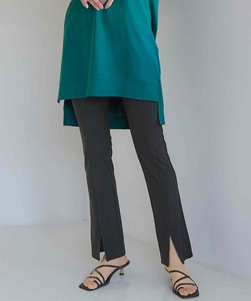 RANAN（ラナン）の「[低身長/高身長/大きいサイズ有]ストレッチスリットパンツ（デニムパンツ・レディース・ブラック/ネイビー系/ブラック系/ベージュ/チャコールグレー・LL/MT/XLT/M/L/LT）」の2枚目の写真