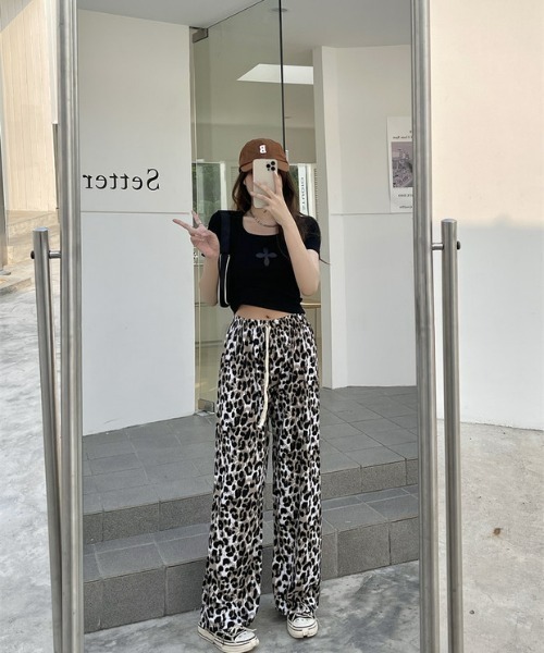 at12:03（アットイチニーゼロサン）の「ブロックチェック ヒョウ柄 総柄 楽ちんイージーパンツ（スラックス・レディース・ブラック/グリーン/その他1/レオパード・FREE）」の21枚目の写真