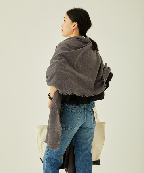 ASAUCE MELER（アソースメレ）の「【ASAUCE MELER/アソースメレ】ウルトララムミニバスケットストール（マフラー・レディース・ブラック/アイボリー・FREE）」の7枚目の写真