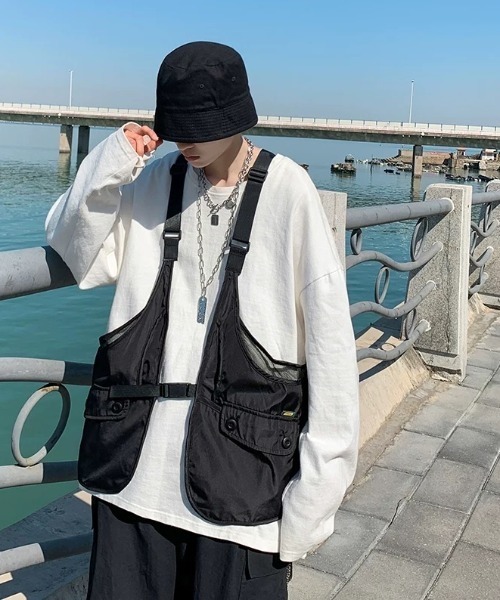 ARULE（アルール）の「『ARULE/アルール』ビッグポケット付きベスト【Y】【CN】（ベスト・メンズ・ブラック/ベージュ・FREE）」の2枚目の写真