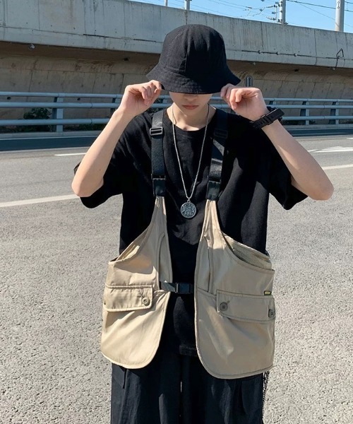 ARULE（アルール）の「『ARULE/アルール』ビッグポケット付きベスト【Y】【CN】（ベスト・メンズ・ブラック/ベージュ・FREE）」の3枚目の写真