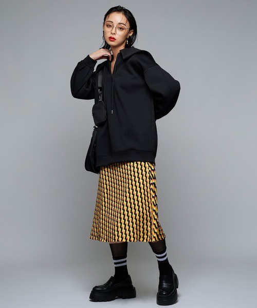 Narcissus（ナルシス）の「【SINN】Narcissusオリジナル　ビッグカラーポンチ（スウェット・レディース・レッド/ブラック・FREE）」の3枚目の写真