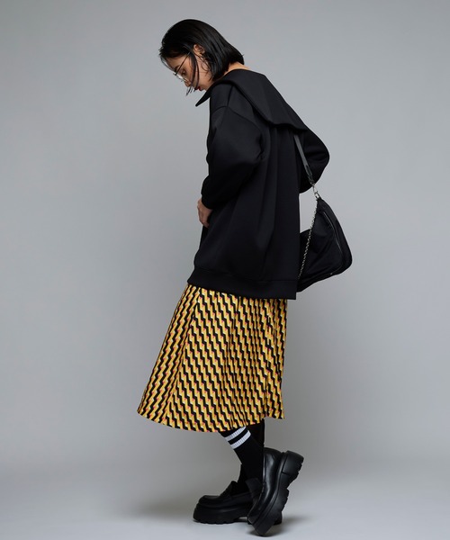 Narcissus（ナルシス）の「【SINN】Narcissusオリジナル　ビッグカラーポンチ（スウェット・レディース・レッド/ブラック・FREE）」の4枚目の写真