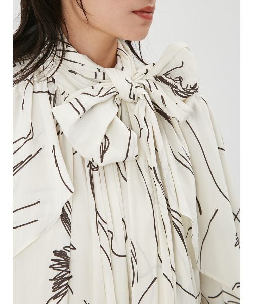 FRAY I.D（フレイアイディー）の「ボウタイプリントミディワンピース