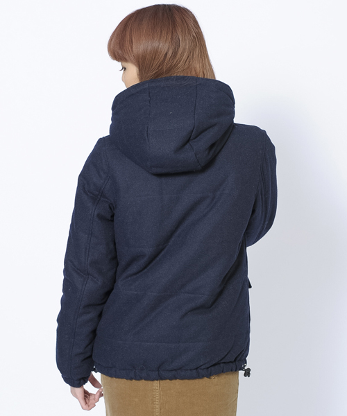 X-girl（エックスガール）の「REVERSIBLE PUFF JUMPER（ダウンジャケット/コート・レディース・アッシュ/ベージュ/ネイビー・1/2）」の8枚目の写真