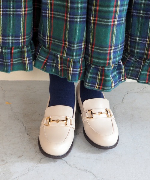 byあしながおじさん（バイアシナガオジサン）の「ビットローファーパンプス　8710513（ローファー・レディース・ライトグレー/ブラック/ダークブラウン/アイボリー/チョコ・22.5cm/24.0cm/23.0cm/22.0cm/25.0cm/24.5cm/23.5cm/23cm/24cm）」の13枚目の写真