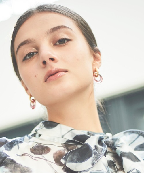Cheek（チーク）の「カラーフープピアス（ピアス（両耳用）・レディース・ピンク/カーキ/グリーン・FREE）」の3枚目の写真