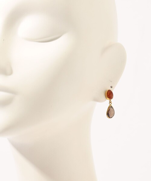 TOMORROWLAND (トゥモローランド)の「Amantes Amenets Amber&Smokey ドロップピアス(ピアス(両耳用)・レディース・ブラウン系その他・FREE)」の2枚目の写真