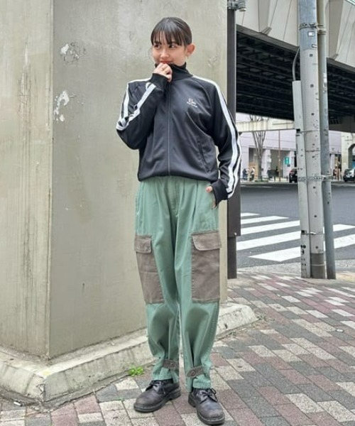 RODEO CROWNS WIDE BOWL（ロデオクラウンズワイドボウル）の「Re likeミリタリーカーゴパンツ（カーゴパンツ・レディース・ホワイト/カーキ・FREE）」の17枚目の写真