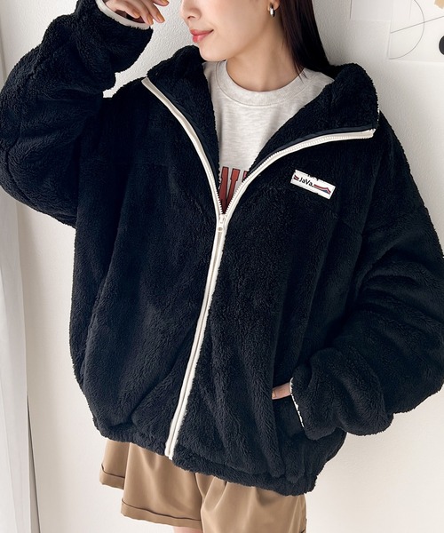 Java（ジャバ）の「《JaVa ジャバコラボ》ふわもこに包まれて。バイカラーボアオーバーサイズブルゾン（ブルゾン・レディース・アイボリー/ベージュ/ブラック/ブルー・X-LARGE/LARGE/SMALL/MEDIUM）」の2枚目の写真