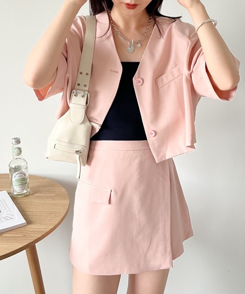 CLEA（クレア）の「【2点セット】ショート丈ジャケット+巻きミニスカート セットアップ（セットアップ・レディース・ピンク/ブラック/グレー・M/L）」の3枚目の写真