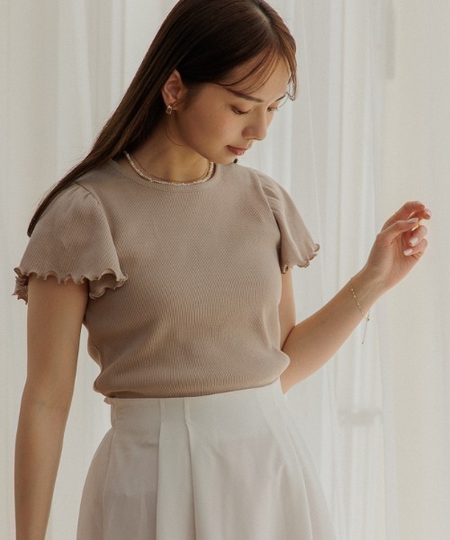 flower（フラワー）の「ラッフルスリーブティーズ（Tシャツ/カットソー・レディース・アイボリー/ブラック/ベージュ・FREE）」の3枚目の写真