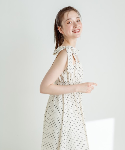 OLIVE des OLIVE（オリーブデオリーブ）の「肩リボンシャーリングキャミワンピース　1031090630（ワンピース・レディース・ライム/ピンク/ラベンダー/アイボリー/サックスブルー/ブラック・FREE）」の11枚目の写真